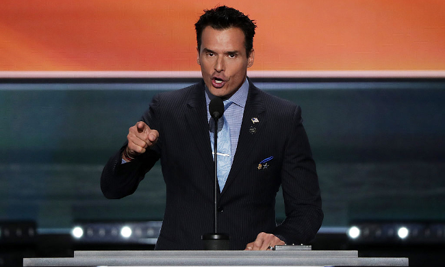 Antonio Sabato Jr pointing at rubes