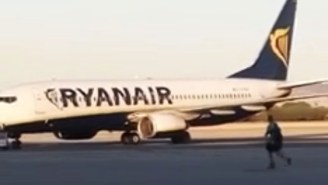 Watch A Passenger Who Missed His Flight Literally Chase His Plane Down The Dang Tarmac