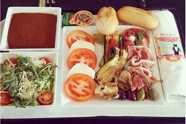 Find the best airplane meal with this Instagrammer's help.