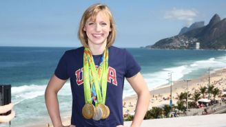 American Hero Katie Ledecky Got Mobbed In The Airport Upon Returning To The United States