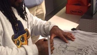 A Fan Got What He Deserved After Asking Marshawn Lynch To Sign His Patriots Shirt