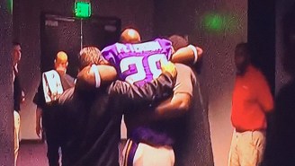 Adrian Peterson Had To Be Carried Off The Field After Injuring His Knee