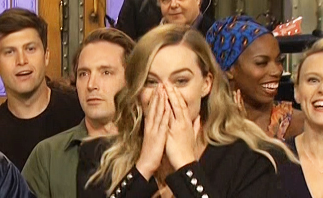 Margot Robbie Flubbed The Snl Season Premiere Goodbye But That S Ok