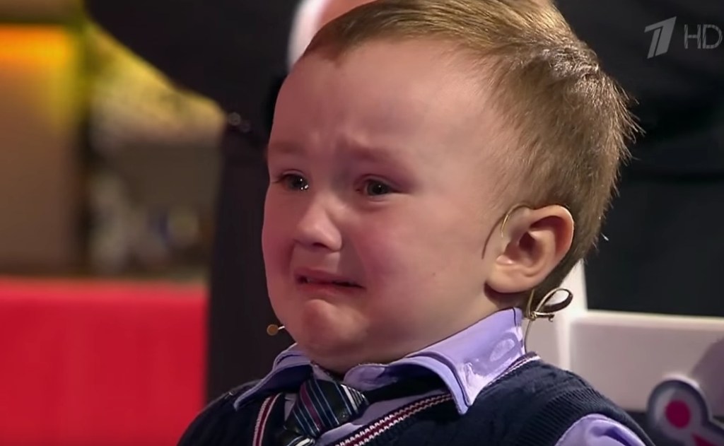 ANATOLY KARPOV MAKES CHILD CRY ON TV 