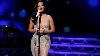 Watch Kacey Musgraves Perform ‘Mele Kalikimaka’ At The CMA Country Christmas Special