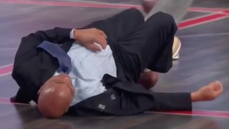 Charles Barkley Caught A Pass From Randy Moss, And Was Promptly Laid Out By Shaq