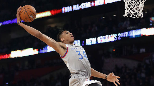 Giannis Announced His All Star Game Arrival With Two Powerful Dunks