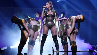 Beyonce Surprised A Young Dance Troupe Backstage And The Girls Absolutely Lost It