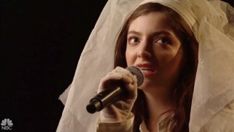 Lorde Unravels While Performing The Gorgeous, Heartbreaking ‘Liability’ On ‘SNL’