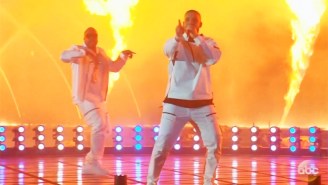 Drake’s Performed In The Middle Of The Freaking Bellagio Fountain For The 2017 Billboard Music Awards