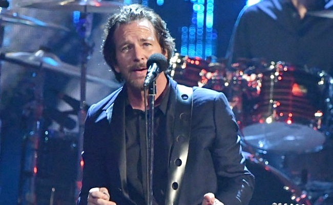 Eddie Vedder Paid Tribute To Chris Cornell With An Emotional Speech