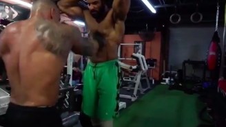 Jinder Mahal’s Workouts Involve Wearing A Big Chain And Having A Friend Punch Him In The Stomach