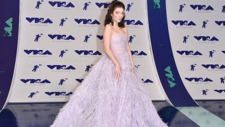 Lorde Has The Flu So Bad At The VMAs That She ‘Needed An IV’