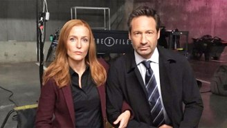 David Duchovny And Gillian Anderson Join The NFL Protests And ‘Take A Knee’ From The Set Of ‘The X-Files’