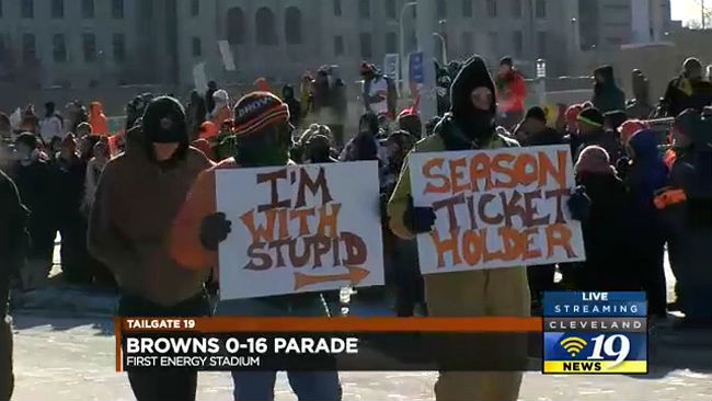 Cleveland Browns fans hold Perfect Season Parade to mark winless