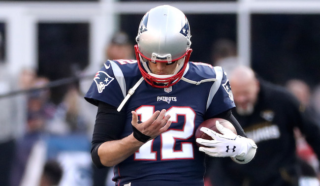 Brady shakes off hand injury, leads Pats to comeback win vs. Jaguars