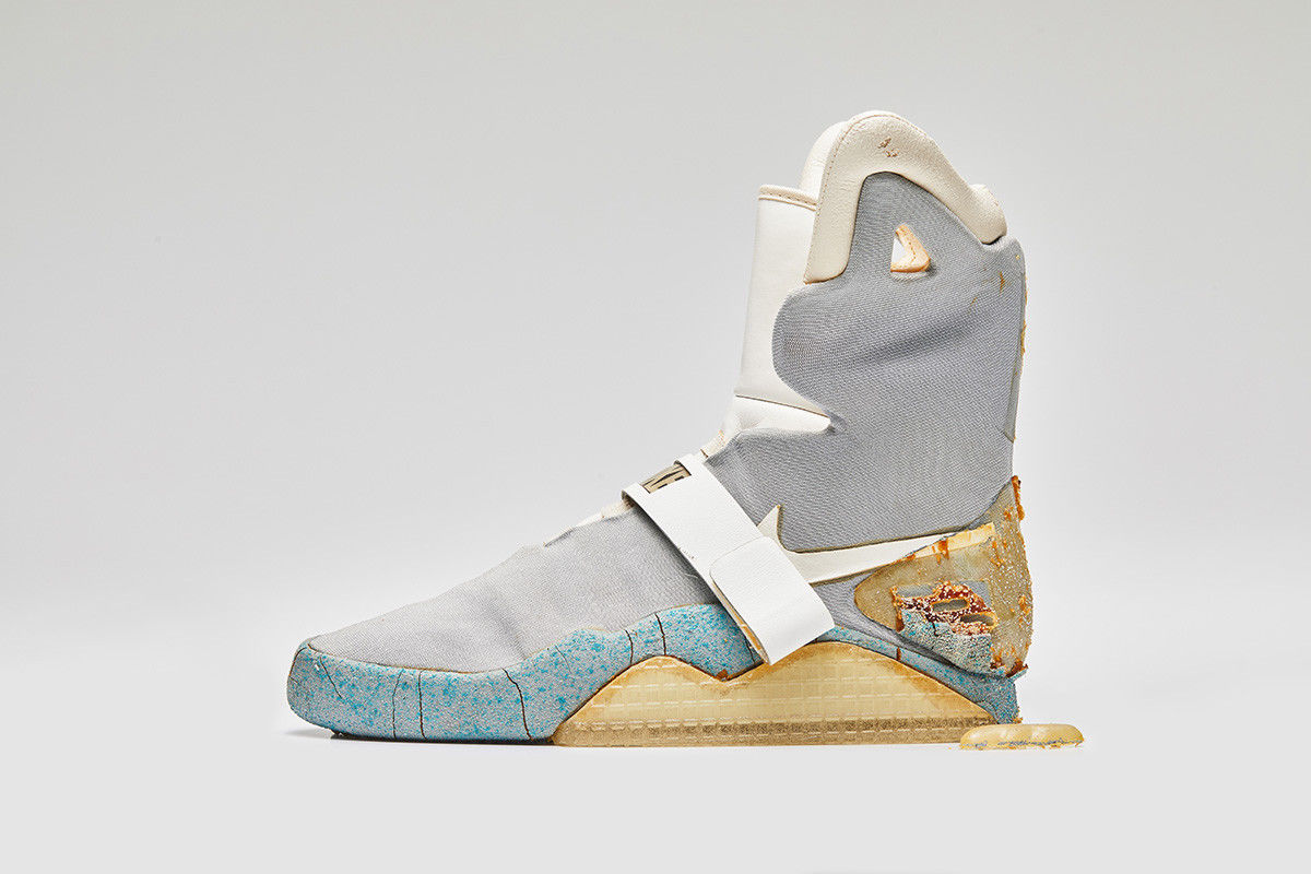 lente Metáfora cangrejo Original 'Back To The Future 2' Shoe Is Selling For A High Price