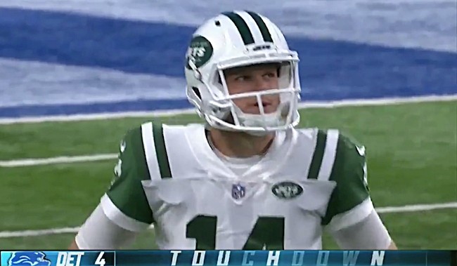 New York Jets' Sam Darnold throw pick-6 on first NFL play