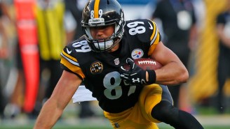 Steelers Tight End Vance McDonald Delivered A Perfect Stiff Arm On A 75-Yard Touchdown