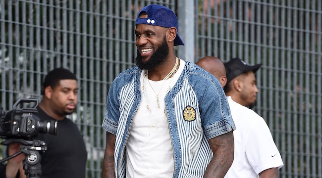 LeBron James wears Colin Kaepernick shirt to Lakers preseason game