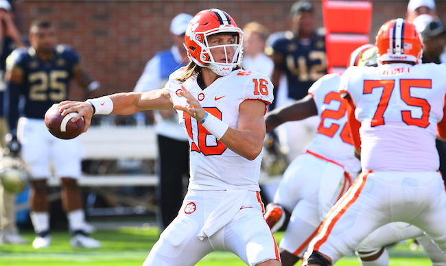 Clemsons Trevor Lawrence Left His First Start After A Hit