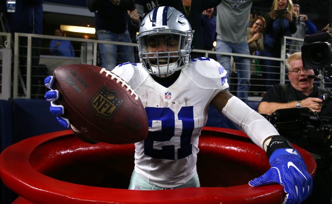 Ezekiel Elliott puts Dak Prescott in Salvation Army kettle (Video) - Sports  Illustrated