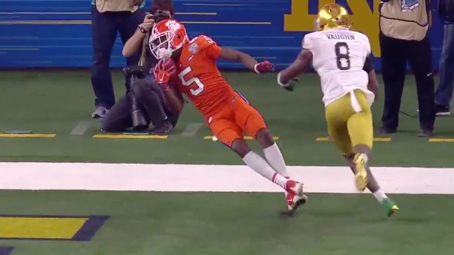 Tee Higgins Clemson Tigers Unsigned Makes a Touchdown Catch Photograph