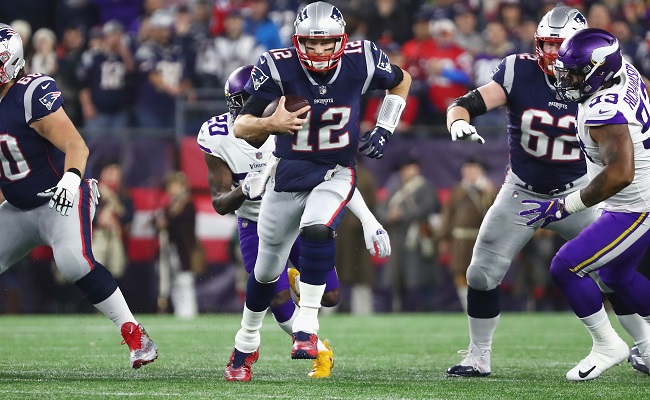 Hurried Tom Brady Finishes off Christmas Day Presser in 120 Seconds After  OT Scare - EssentiallySports