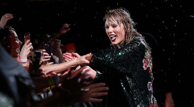 Taylor Swift Reputation Tour' Netflix Review: She Knows Her Audience All  Too Well