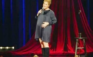 Amy Schumer Delivers An Unfiltered Take On Pregnancy In Netflix’s Trailer For Her ‘Growing’ Special