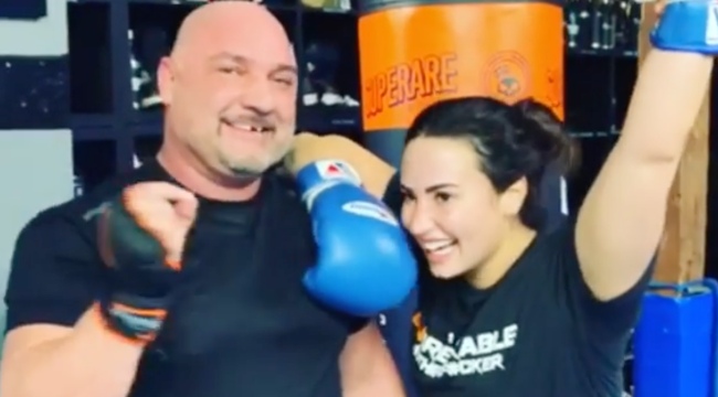 Demi Lovato Knocked Out Jay Glazer S Tooth In An Mma Training Session