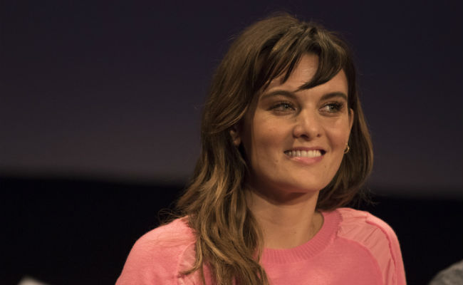 Frankie Shaw of 'SMILF,' Plus Updates on 'Mr. Robot' and 'All the Money in  the World' - The Ringer