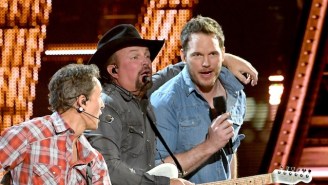 Chris Pratt Channeled Andy Dwyer And Performed With Garth Brooks At The iHeartRadio Music Awards