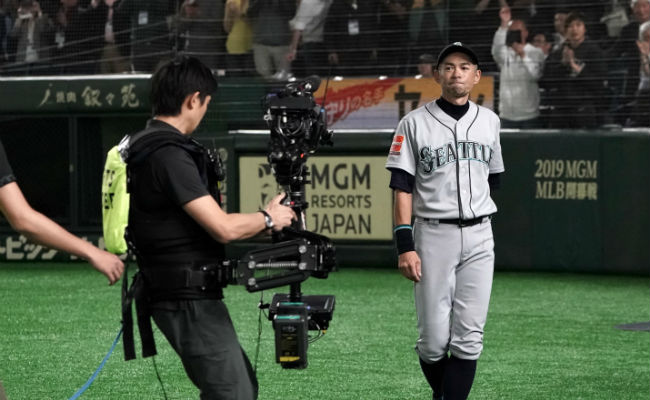 Ichiro Suzuki goes out in style, retires after series in Japan