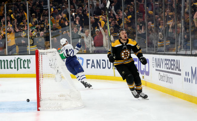 Is Justin Bieber On The Toronto Maple Leafs? Biebs Unofficially Joined The  Team - Narcity