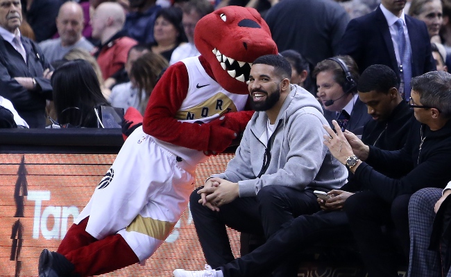 Drake store 76ers shorts