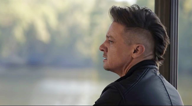 Jeremy on sale renner avengers