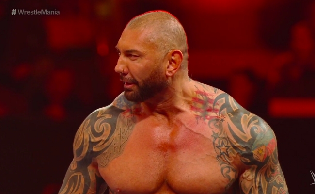 WWE: Dave Bautista earns date with Dana Brooke after strange Twitter exchange - Foto 9 de 19