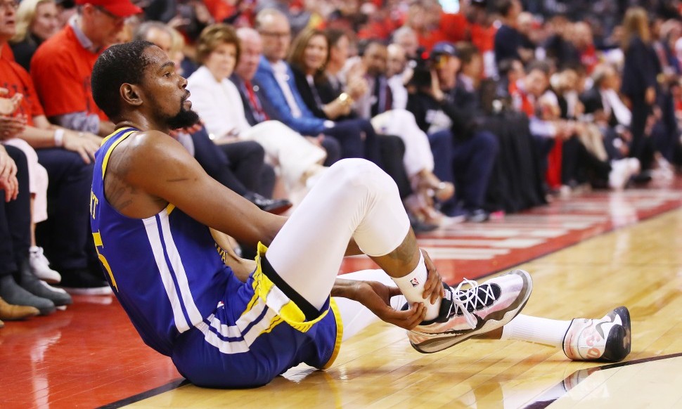 Internet freaks out with memes when Warriors' Kevin Durant hurts leg 