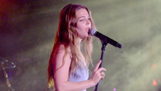 Maggie Rogers Performed The Warm And Bouncy ‘Burning’ On ‘Ellen’