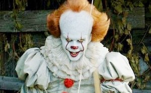 A New Jersey Woman And Stephen King Had Totally Normal Reactions To A Pennywise Doll Floating Into Her Yard