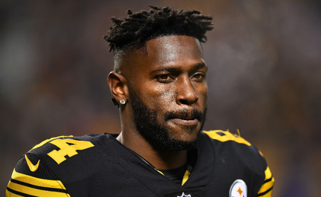 Antonio Brown returns to Raiders after absence for injured feet