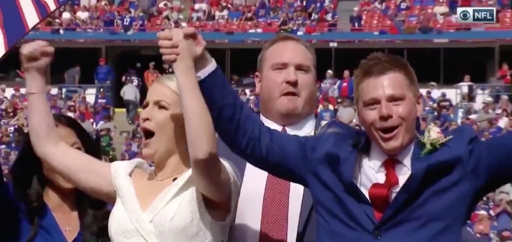 Couple gets married at halftime of Buffalo Bills game in NFL wedding