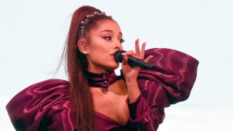 Ariana Grande Performed A Medley From Her 2015 Christmas EP And Gave Out Gifts During A Show