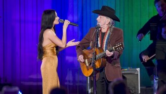 Kacey Musgraves And Willie Nelson Duet On A ‘Muppet Movie’ Classic At The CMAs