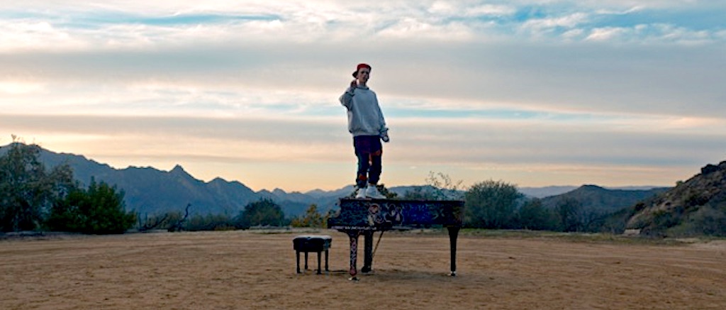 justin-bieber-available-video-apple-music-top.jpg