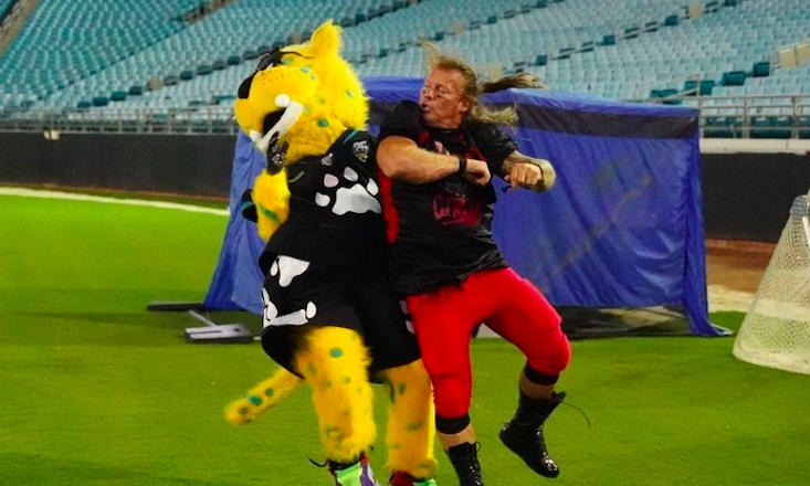 Jaxson de Ville belly-flops into EverBank Field pool