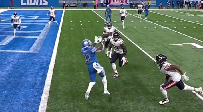 D'Andre Swift drops easy touchdown pass that costs Lions the win