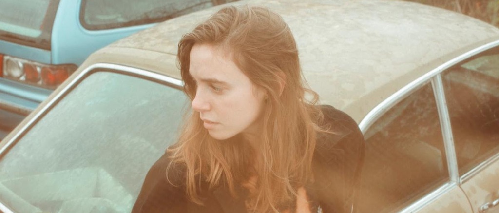 julien-baker-Alysse-Gafkjen-top.jpg