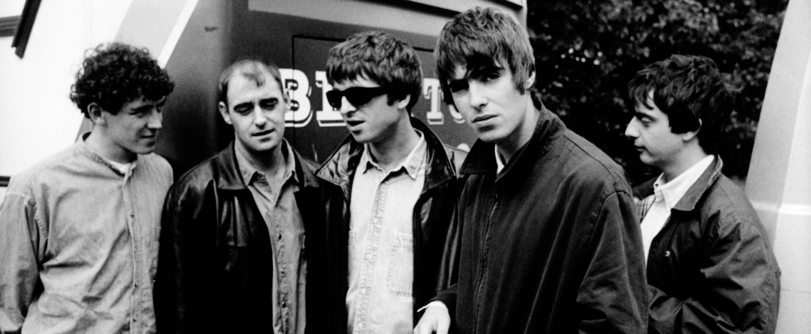 oasis-liam-gallagher-noal-gallagher-1994-getty-full.jpg